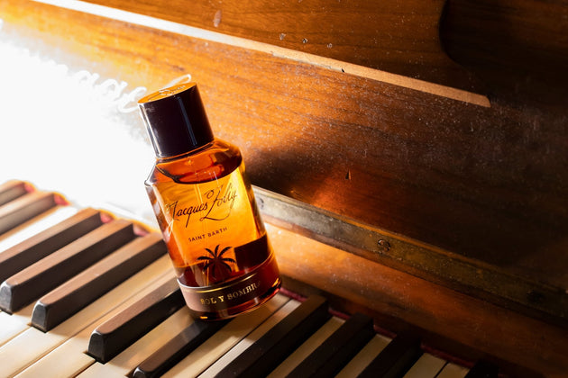 Sol Y Sombra amber fragrance bottle